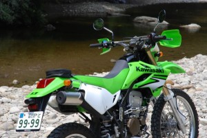 やっぱKLXのシートはブラックの方がカッチョいい やっぱKLXのシートはブラックの方がカッチョいい