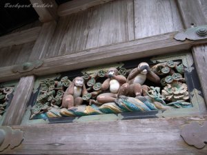 見ざる、言わざる、着飾る (^^)