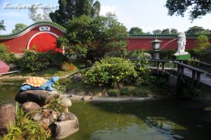 マーライオン vs ガメラ