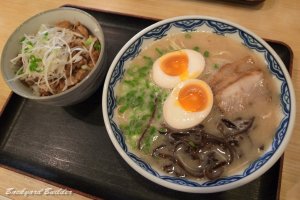 由○の博多ラーメンとチャーシューご飯