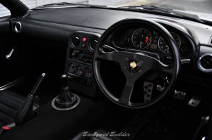 �C���e���A