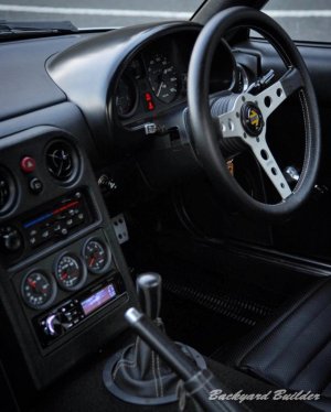 �C���e���A