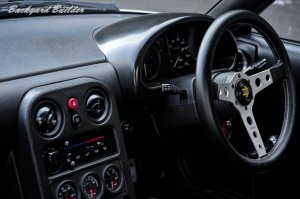 �C���e���A