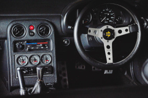 �C���e���A