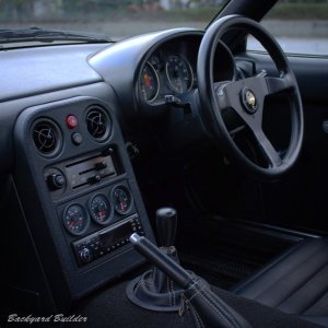 �C���e���A