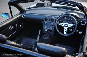 �C���e���A