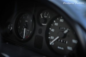 �i��d�q�@�N���u�}���^�R���[�^�[