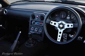 �C���e���A