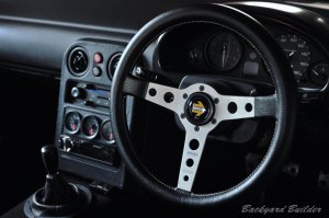 �C���e���A