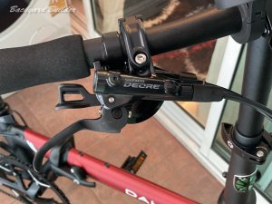 Diore �u���[�L���o�[